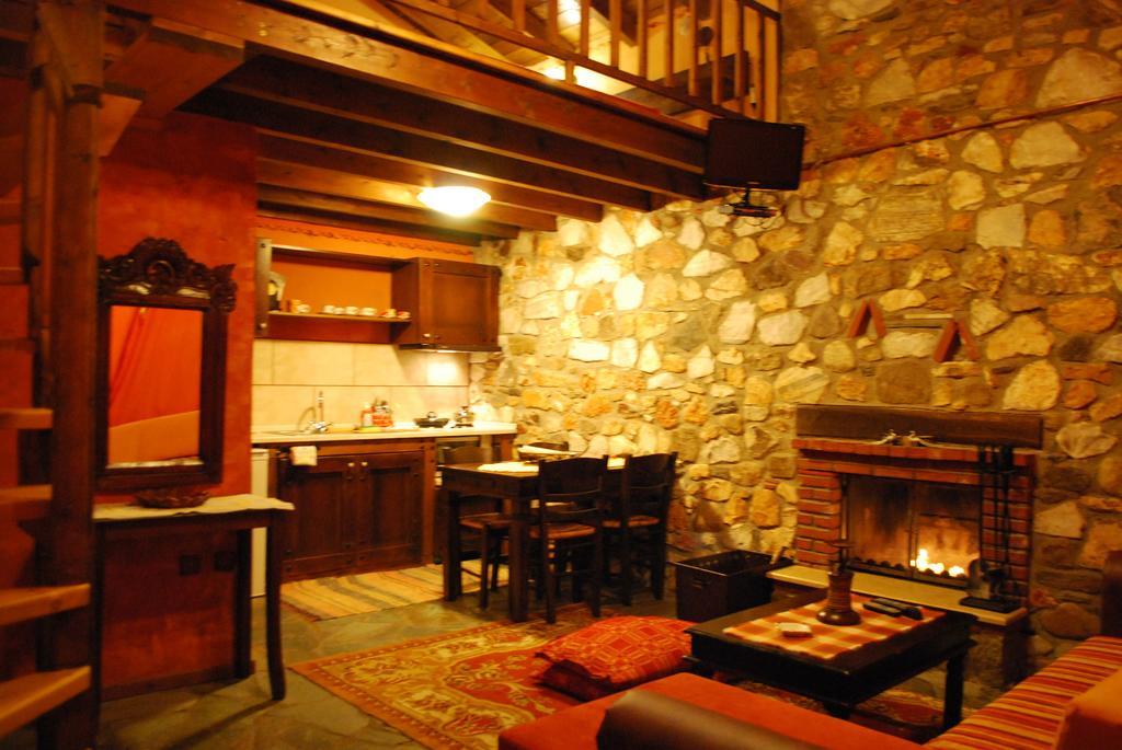Tzivaeri Hotel Likodhromion Bagian luar foto