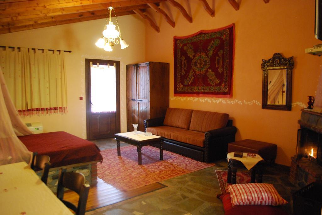 Tzivaeri Hotel Likodhromion Bagian luar foto