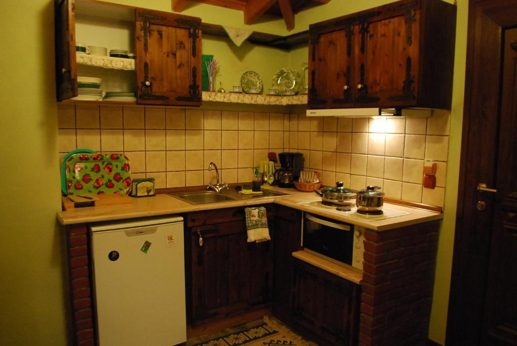 Tzivaeri Hotel Likodhromion Bagian luar foto