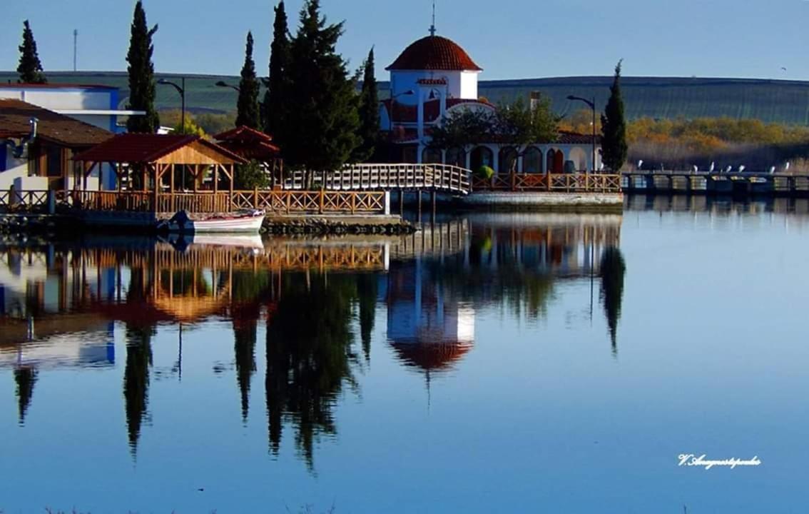 Tzivaeri Hotel Likodhromion Bagian luar foto